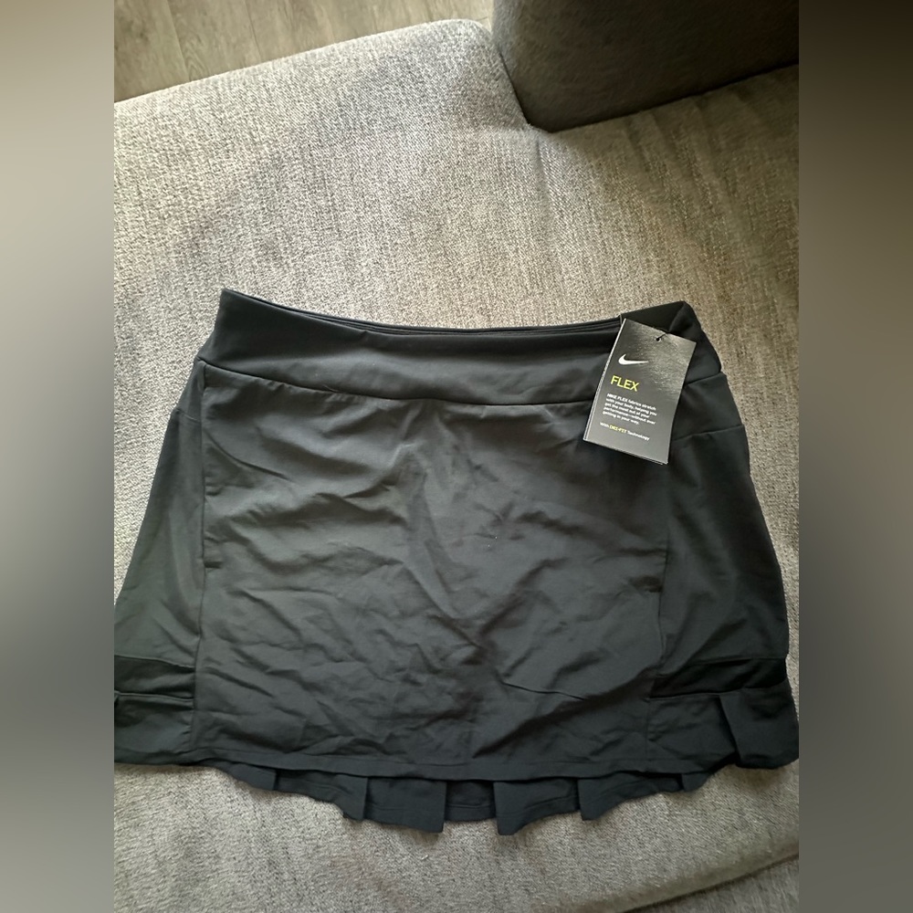 New Woman’s Nike golfing skirt SM